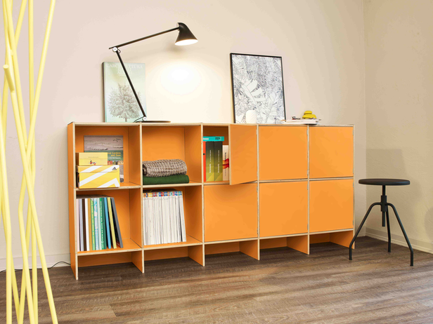 Individuell konfigurierbares Büroregal mit Türen oder Schubladen individuell zu gestalten