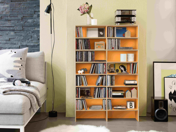 Ein erweiterbares CD Regal im modularen Stecksystem aus Holz