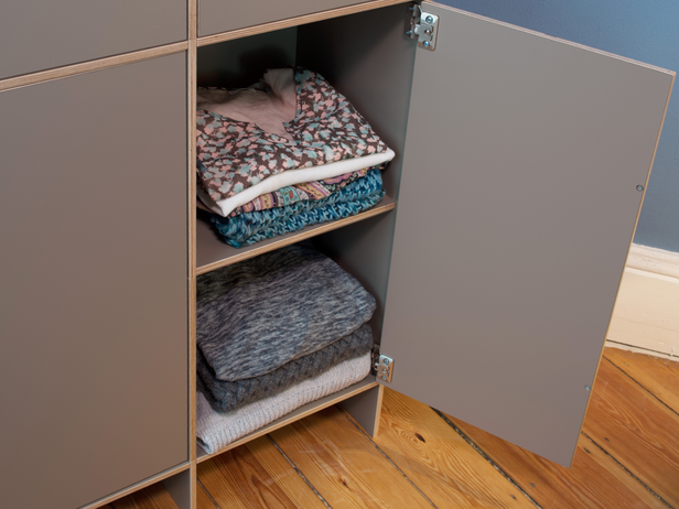 Schlafzimmer Kommode mit Flügeltüren und Schubladen aus Birkenholz